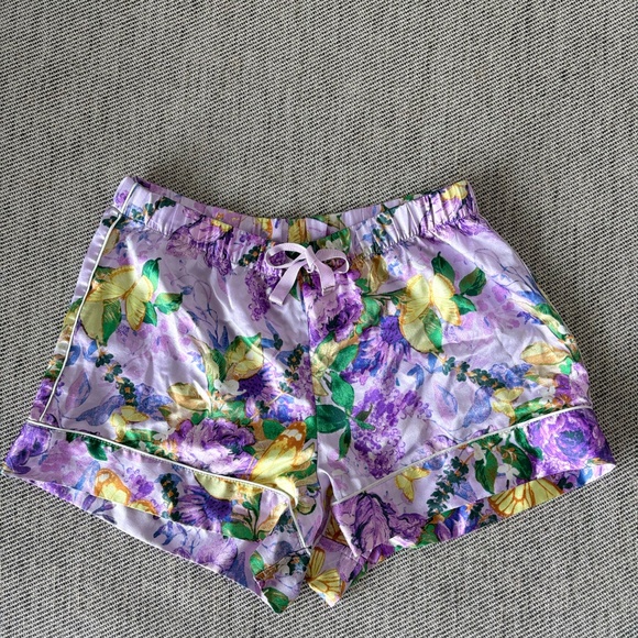 Victoria's Secret Satin Short  PJ Set Lilac Floral (XS) - Picture 6 of 8